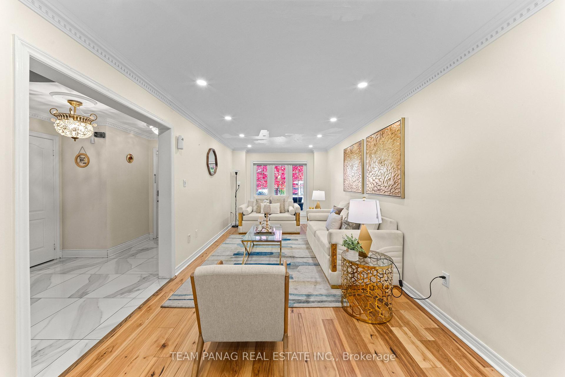 Photo 9 of 202 Fernforest Drive, Brampton, Sandringham-Wellington — HOMEH