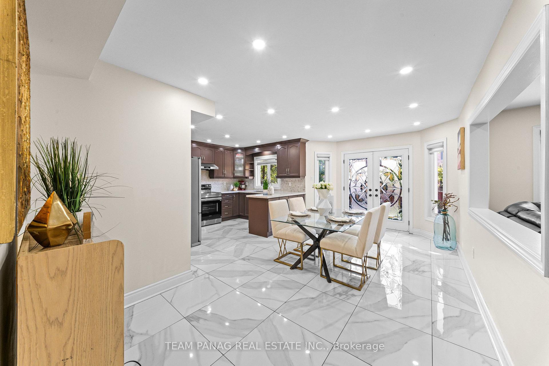 Photo 15 of 202 Fernforest Drive, Brampton, Sandringham-Wellington — HOMEH