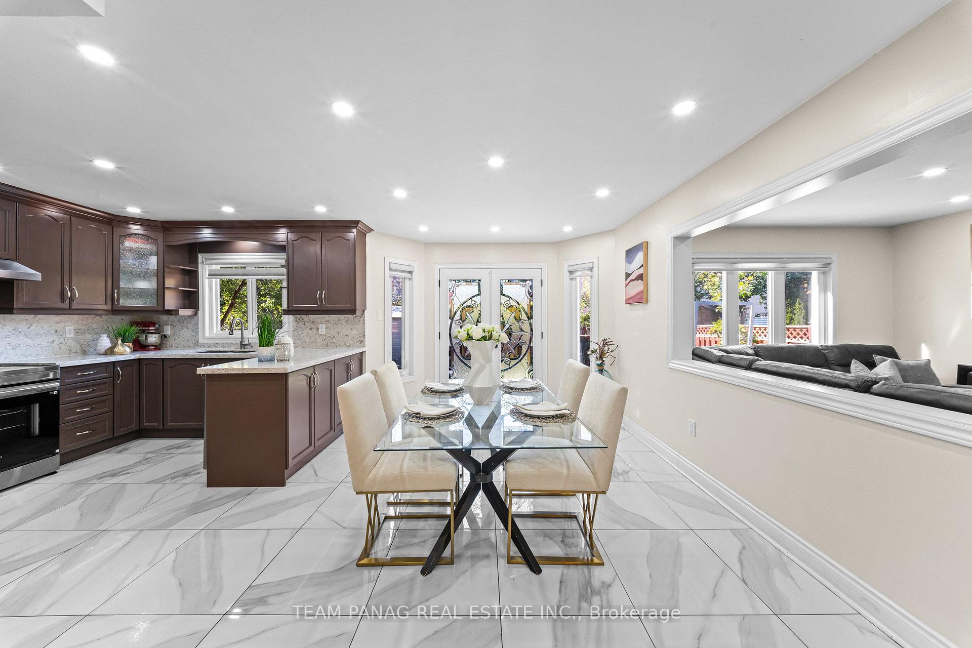 Photo 16 of 202 Fernforest Drive, Brampton, Sandringham-Wellington — HOMEH