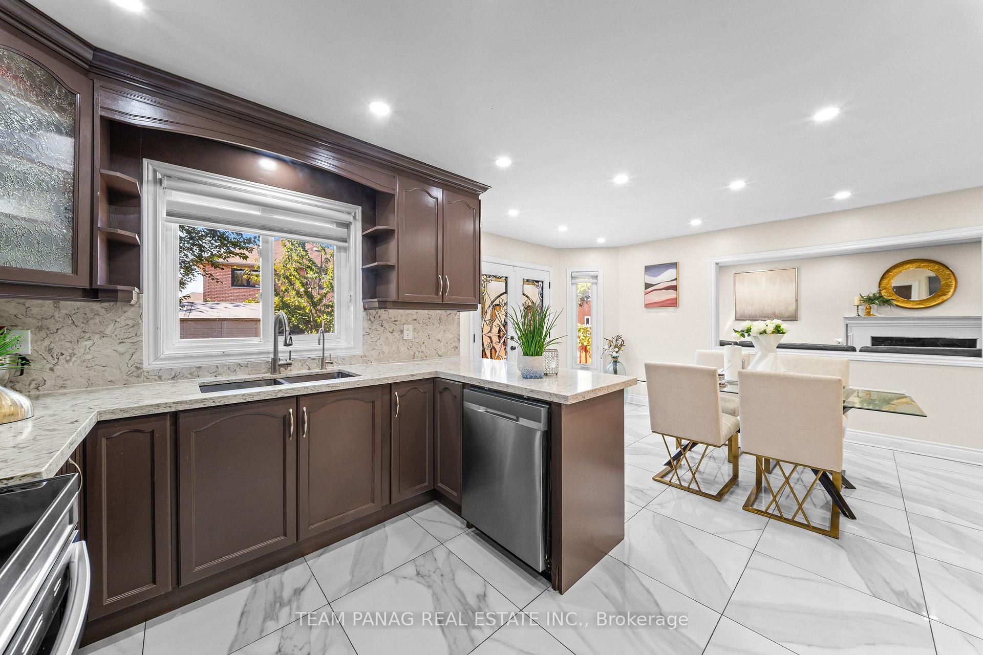 Photo 19 of 202 Fernforest Drive, Brampton, Sandringham-Wellington — HOMEH