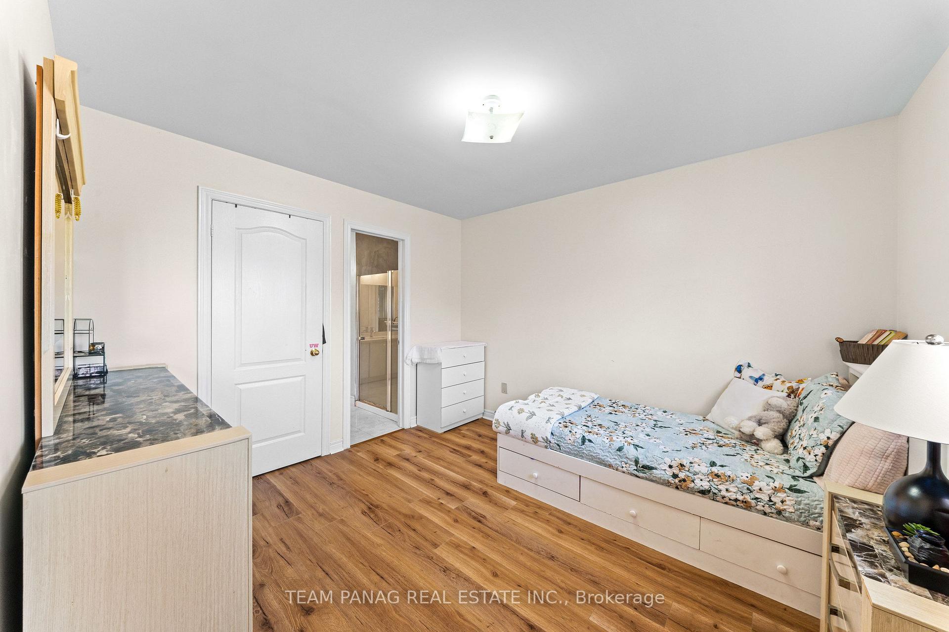 Photo 37 of 202 Fernforest Drive, Brampton, Sandringham-Wellington — HOMEH