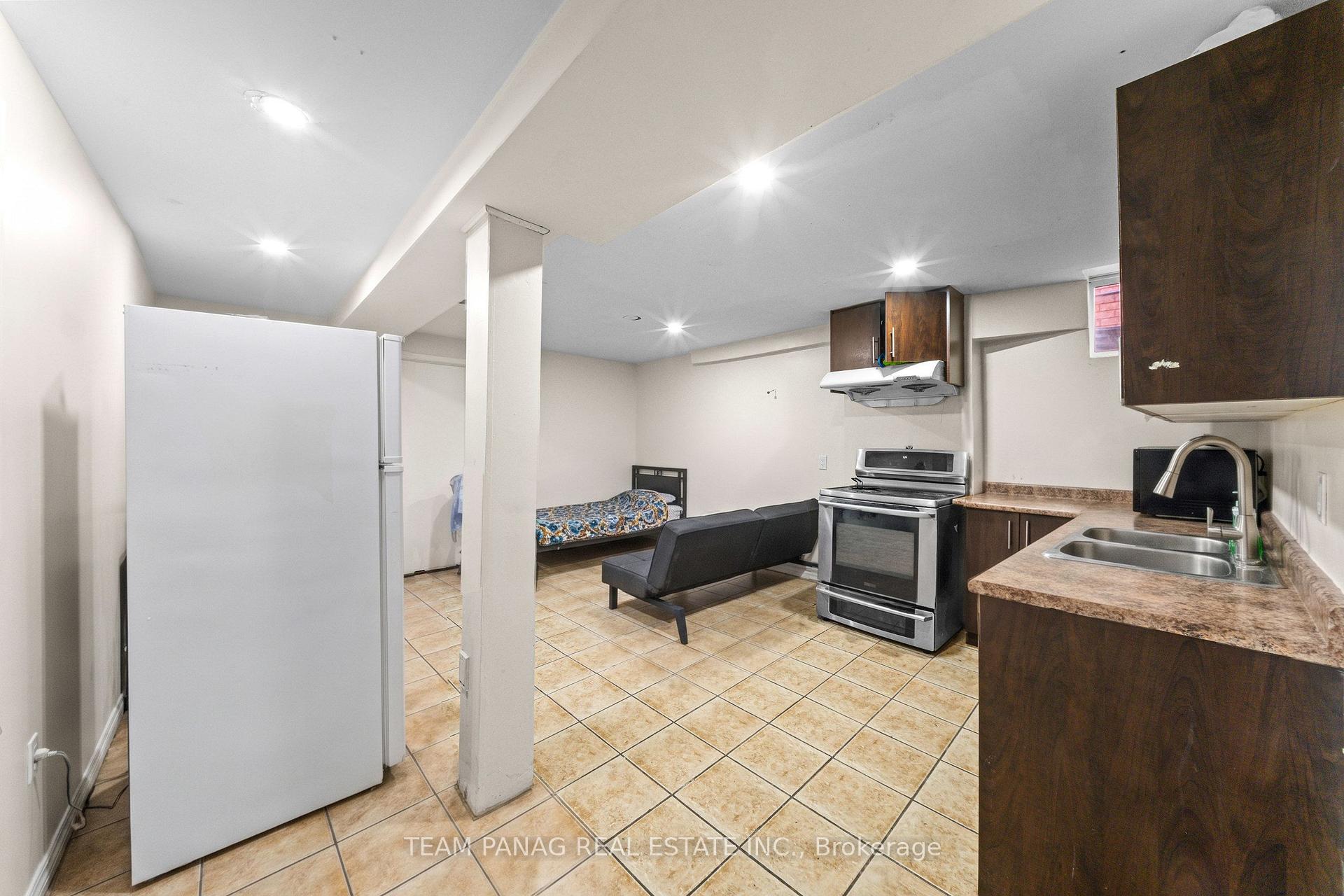 Photo 43 of 202 Fernforest Drive, Brampton, Sandringham-Wellington — HOMEH