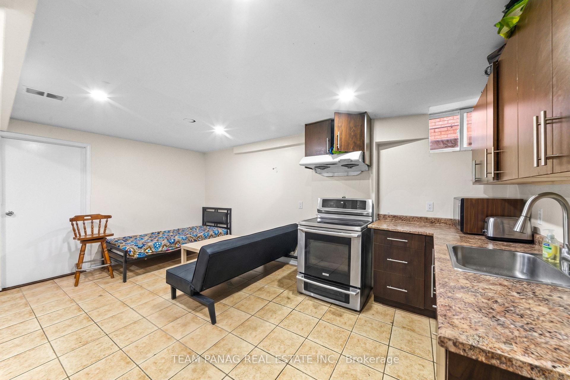 Photo 44 of 202 Fernforest Drive, Brampton, Sandringham-Wellington — HOMEH