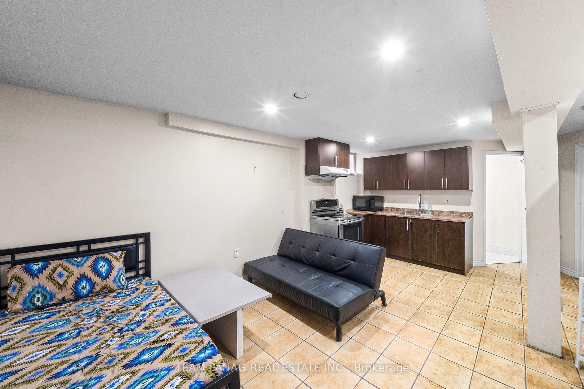 Photo 45 of 202 Fernforest Drive, Brampton, Sandringham-Wellington — HOMEH