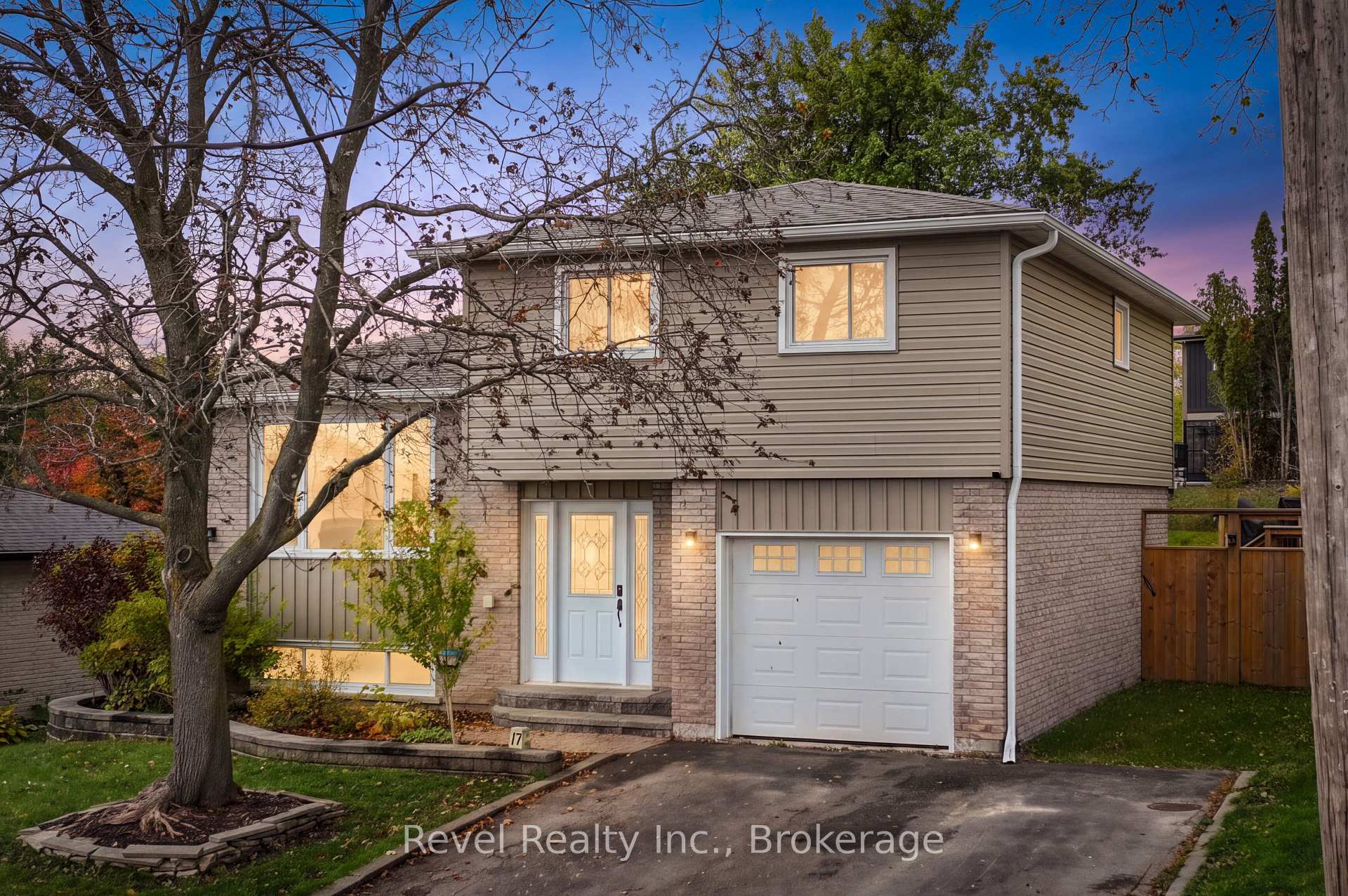 Photo 1 of 17 Mohawk Drive, Kawartha Lakes, Lindsay — HOMEH