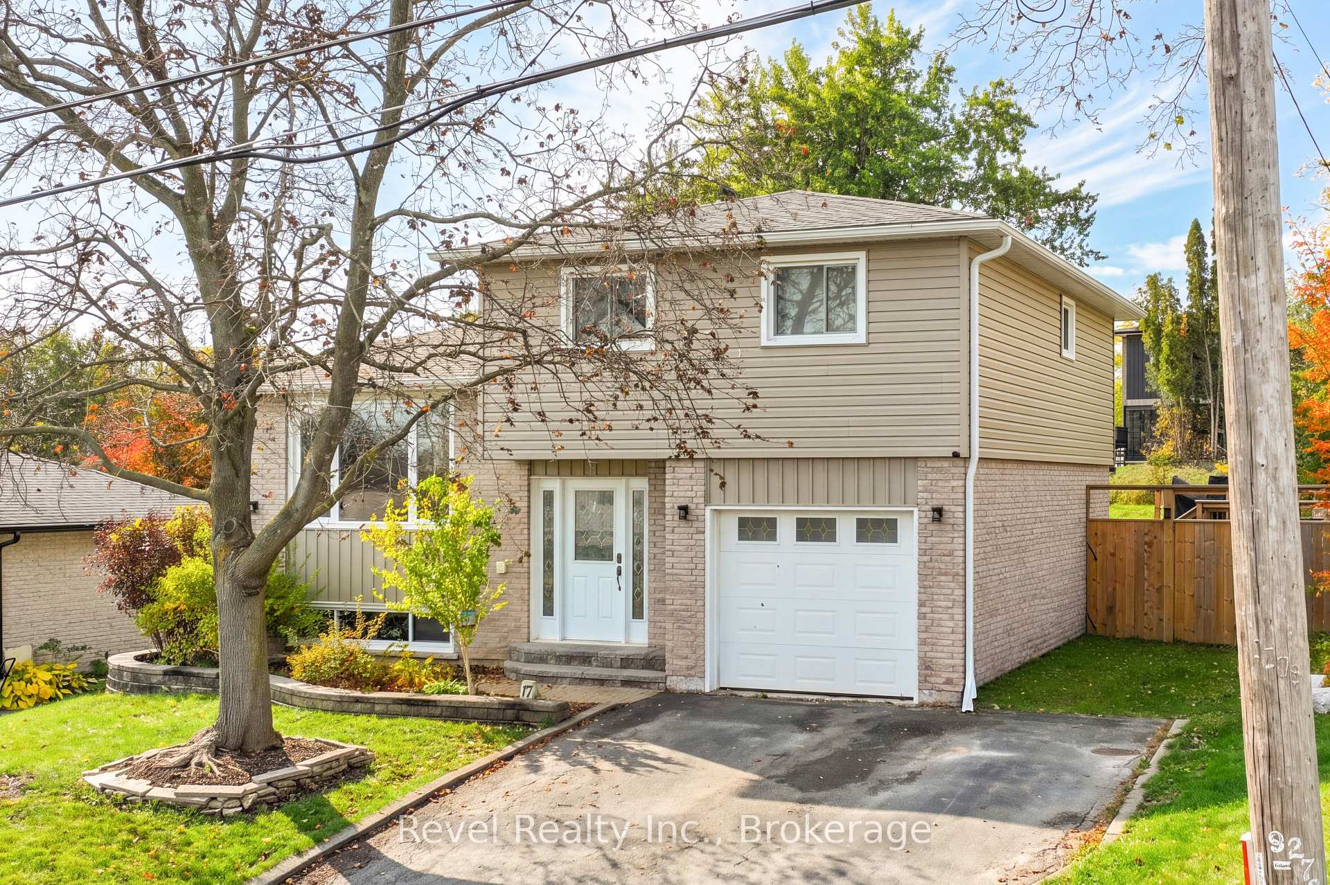 Photo 2 of 17 Mohawk Drive, Kawartha Lakes, Lindsay — HOMEH