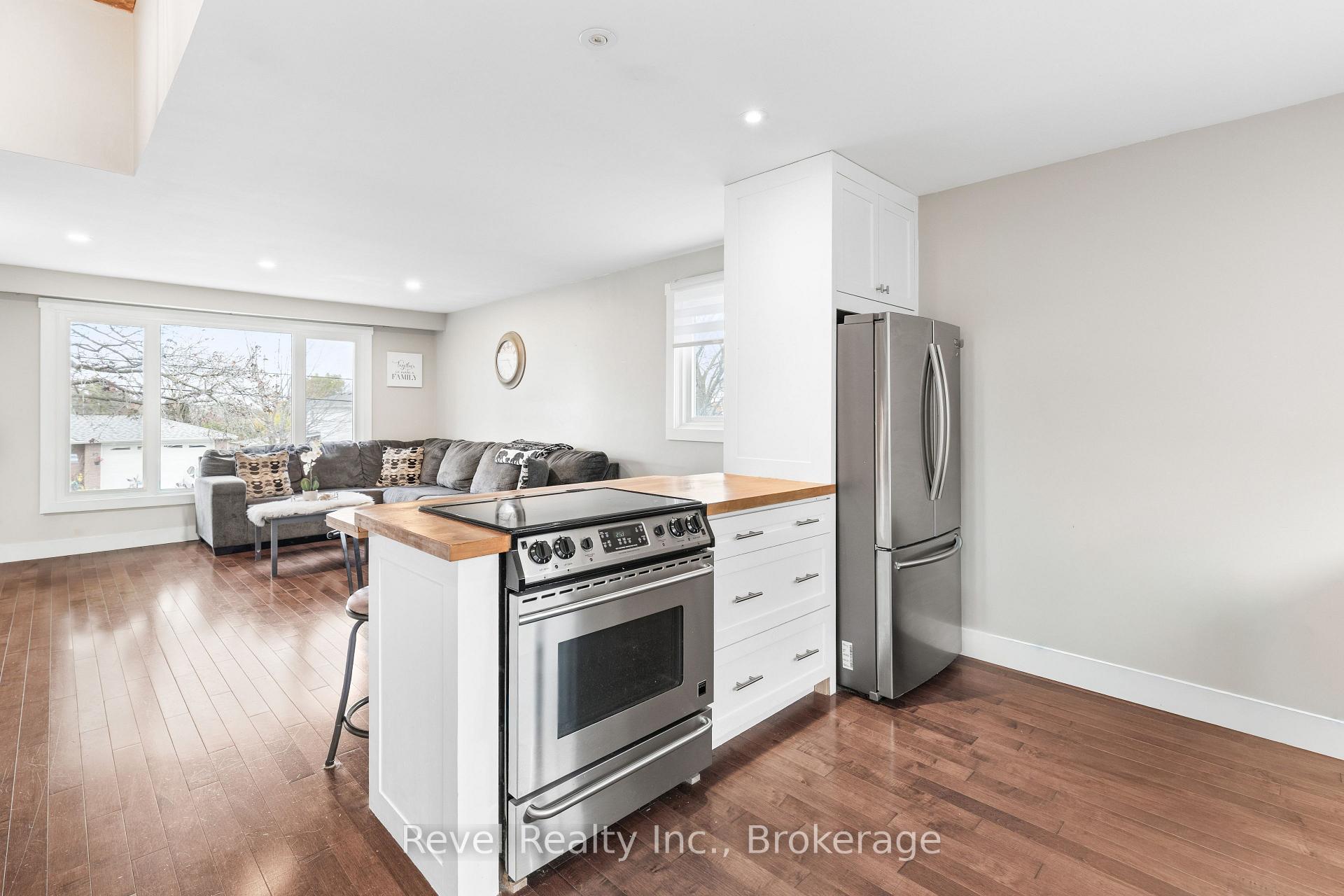 Photo 16 of 17 Mohawk Drive, Kawartha Lakes, Lindsay — HOMEH