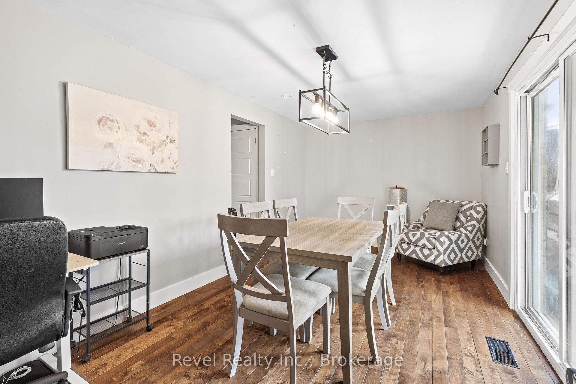 Photo 18 of 17 Mohawk Drive, Kawartha Lakes, Lindsay — HOMEH