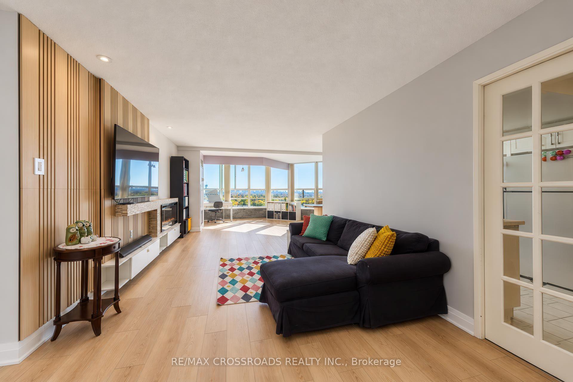 Photo 3 of Unit 1308, 7825 Bayview Avenue, Markham, Aileen-Willowbrook — HOMEH