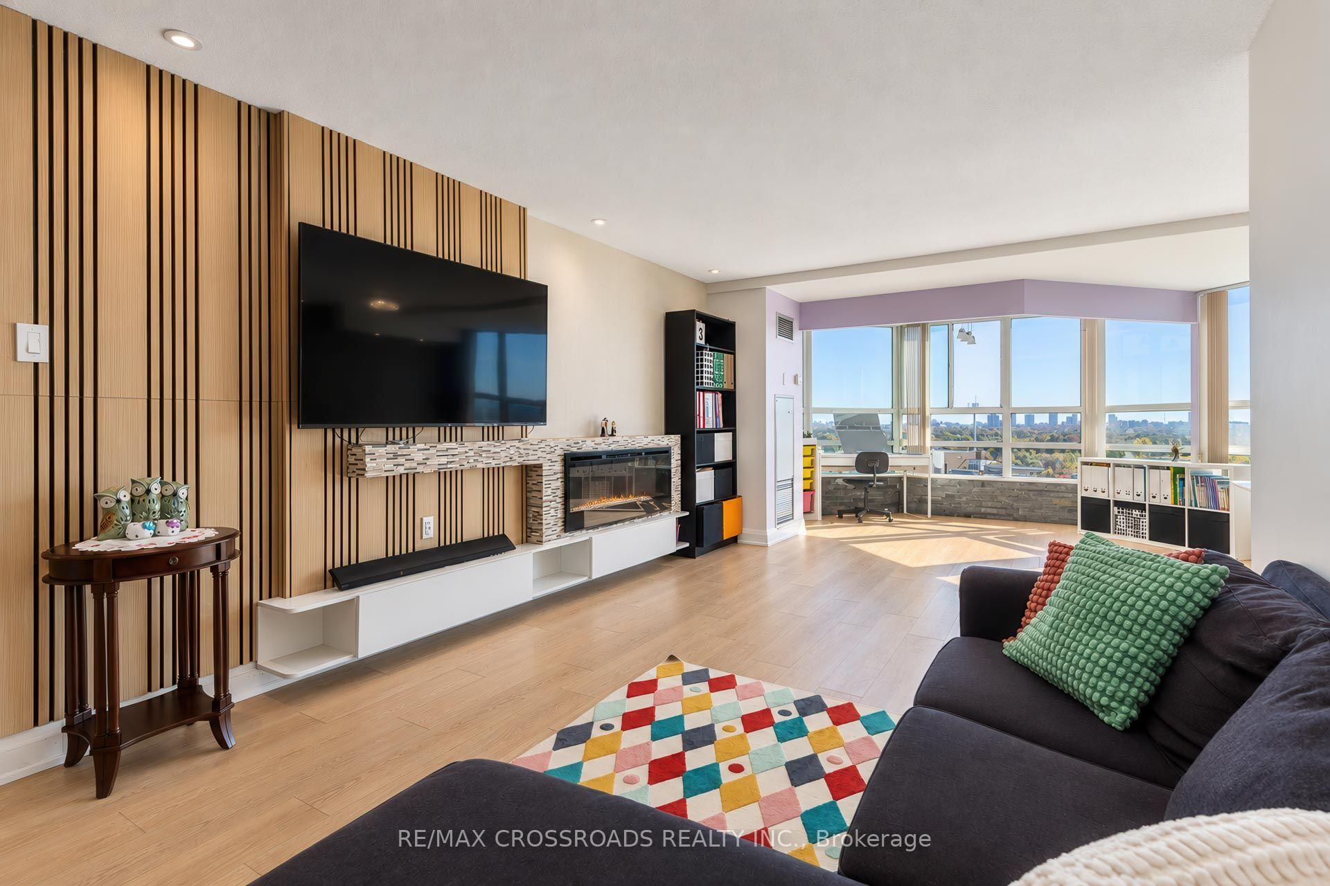 Photo 4 of Unit 1308, 7825 Bayview Avenue, Markham, Aileen-Willowbrook — HOMEH