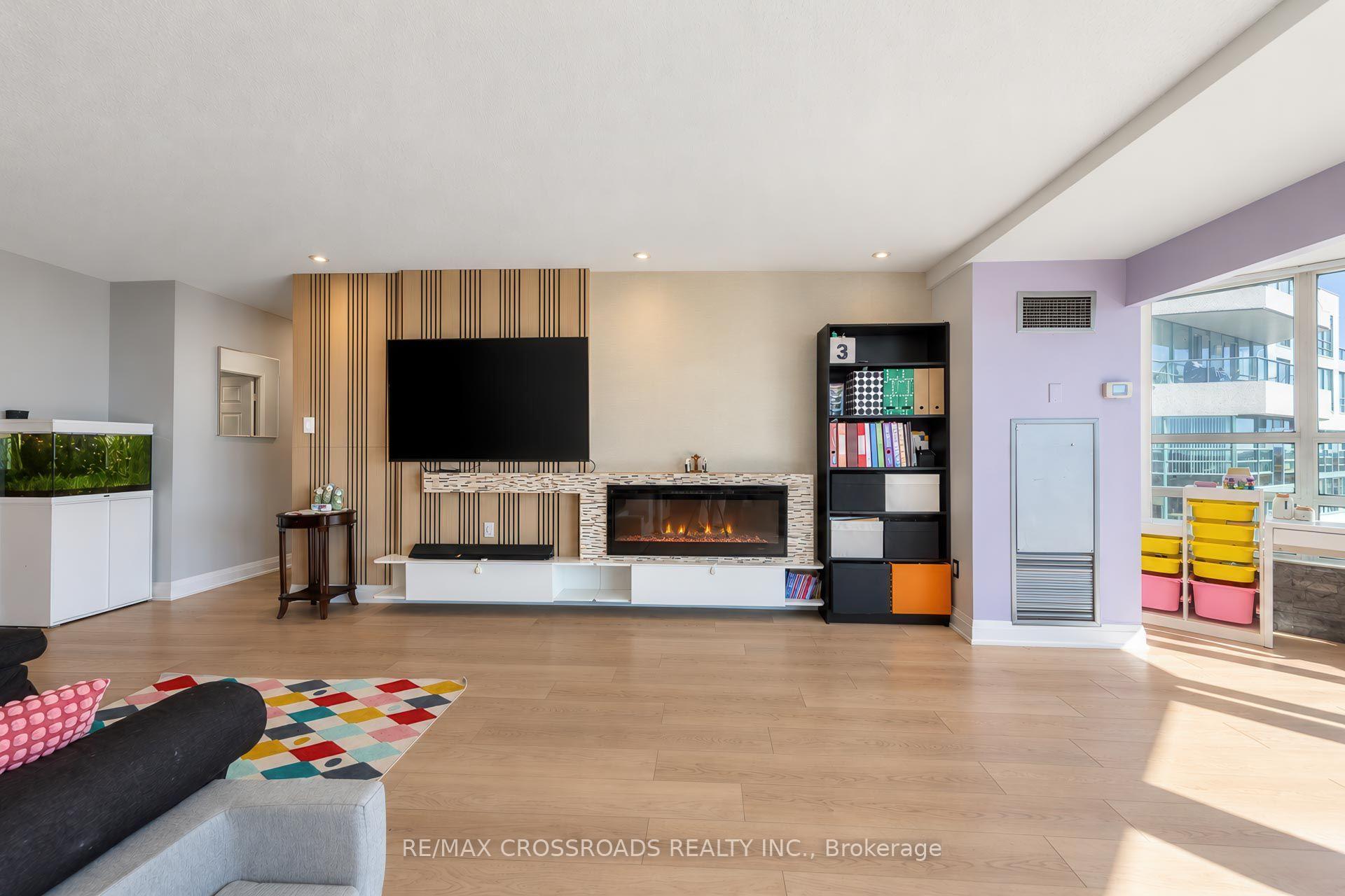 Photo 8 of Unit 1308, 7825 Bayview Avenue, Markham, Aileen-Willowbrook — HOMEH
