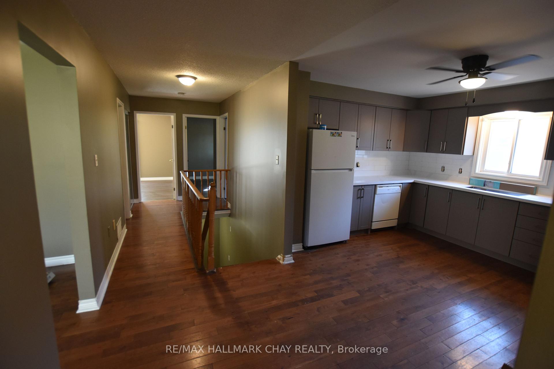Photo 2 of Unit Upper, 19 Broadfoot Road, Barrie, Letitia Heights — HOMEH
