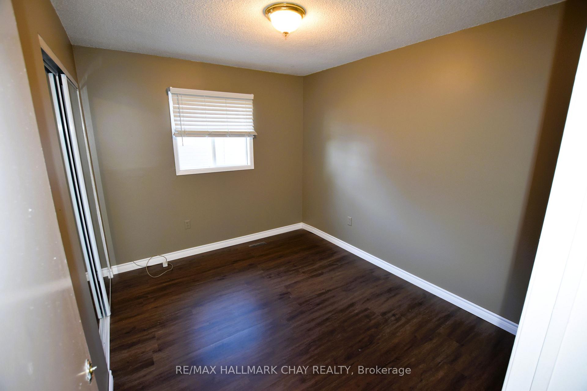 Photo 7 of Unit Upper, 19 Broadfoot Road, Barrie, Letitia Heights — HOMEH