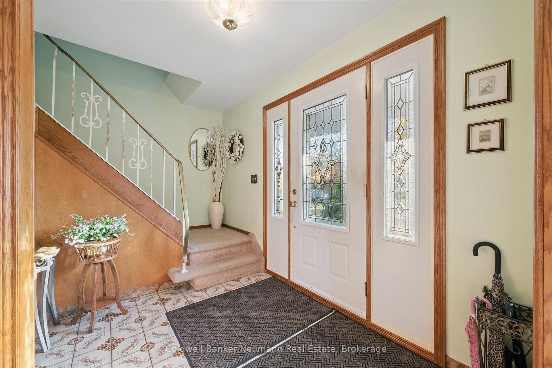 Photo 3 of 48 Westminster Avenue, Guelph, St. George's — HOMEH