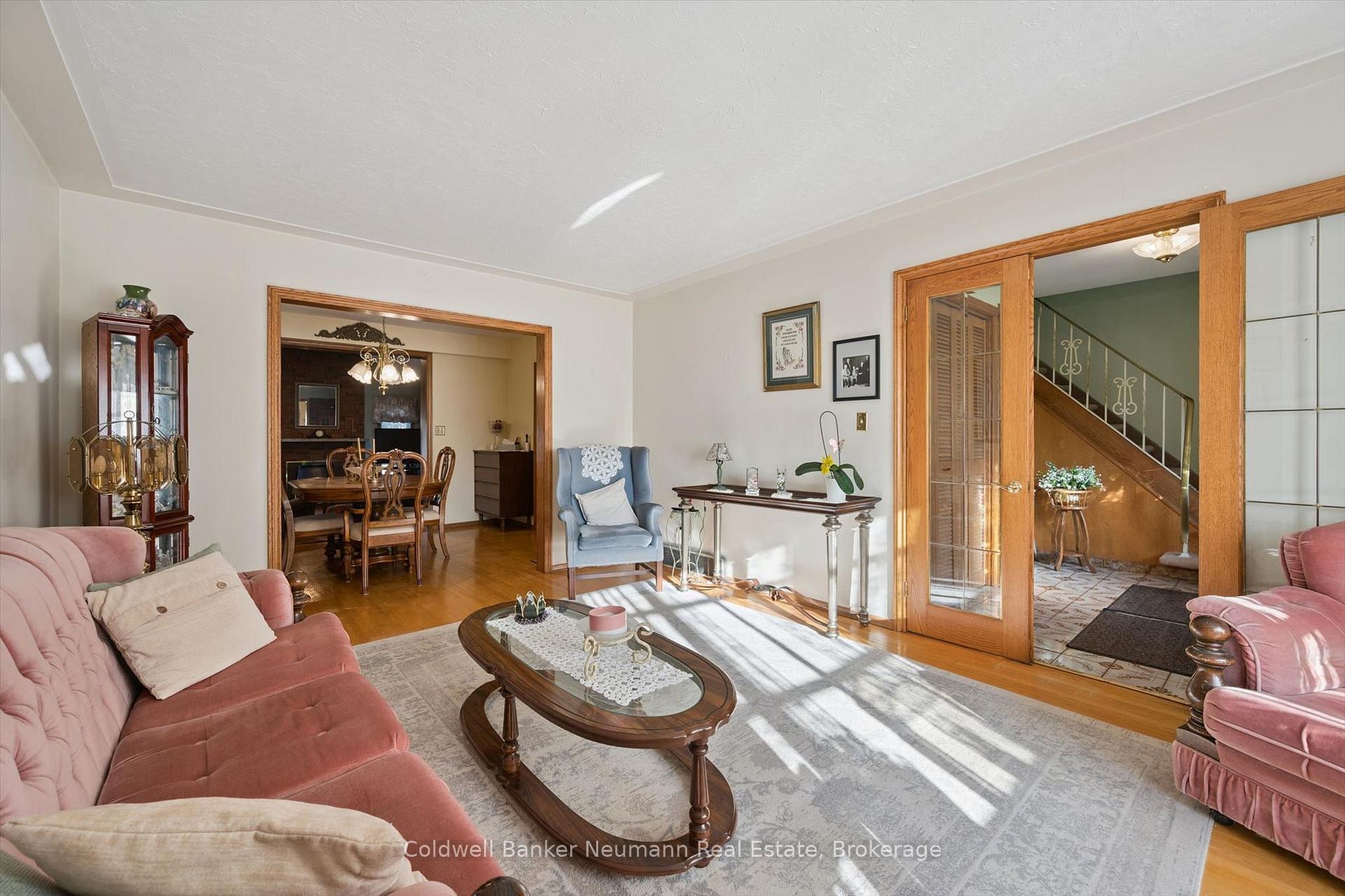Photo 5 of 48 Westminster Avenue, Guelph, St. George's — HOMEH