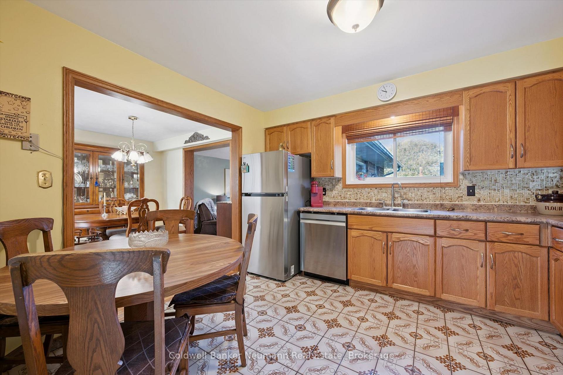 Photo 6 of 48 Westminster Avenue, Guelph, St. George's — HOMEH