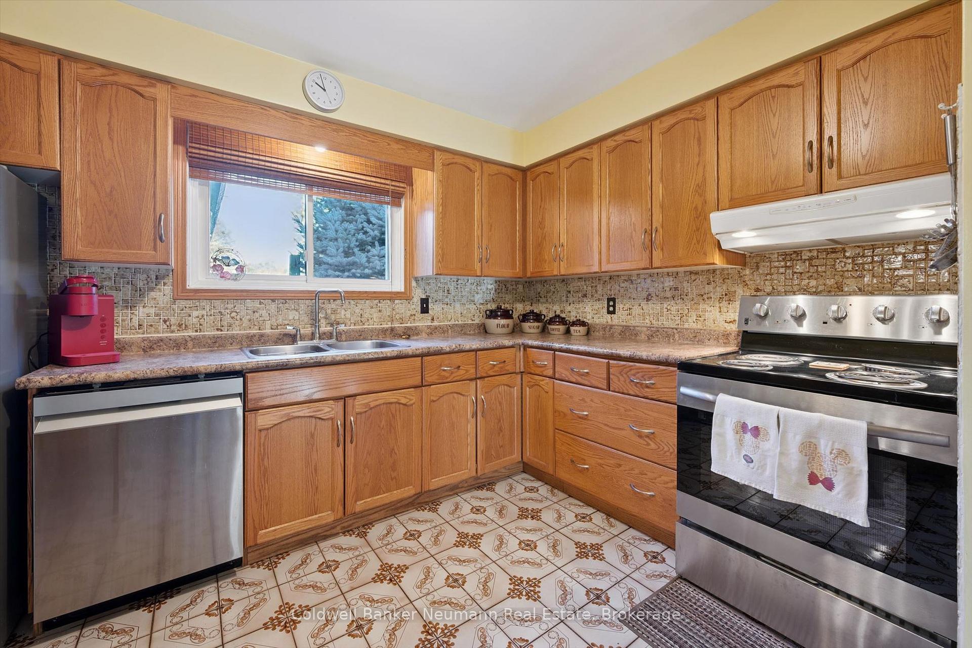 Photo 7 of 48 Westminster Avenue, Guelph, St. George's — HOMEH