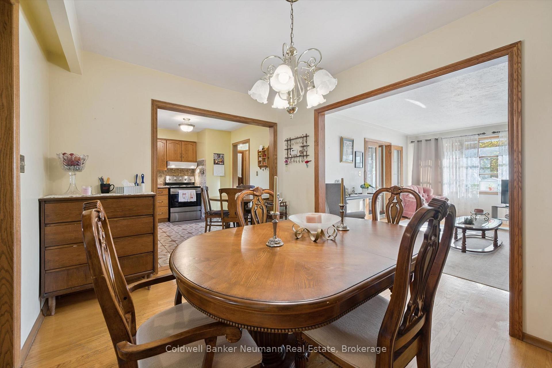 Photo 11 of 48 Westminster Avenue, Guelph, St. George's — HOMEH