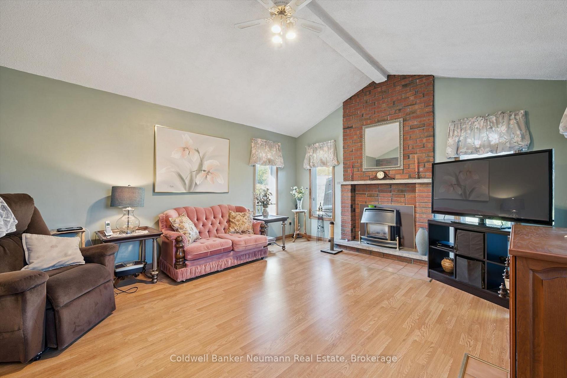Photo 12 of 48 Westminster Avenue, Guelph, St. George's — HOMEH