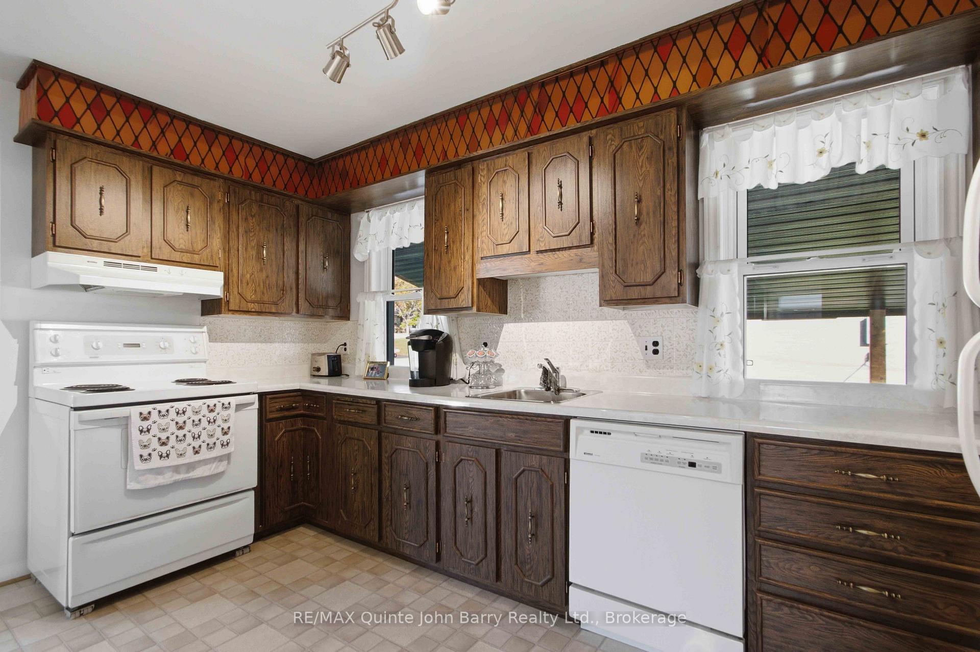 Photo 10 of 47 Fourth Avenue, Quinte West, Trenton Ward — HOMEH
