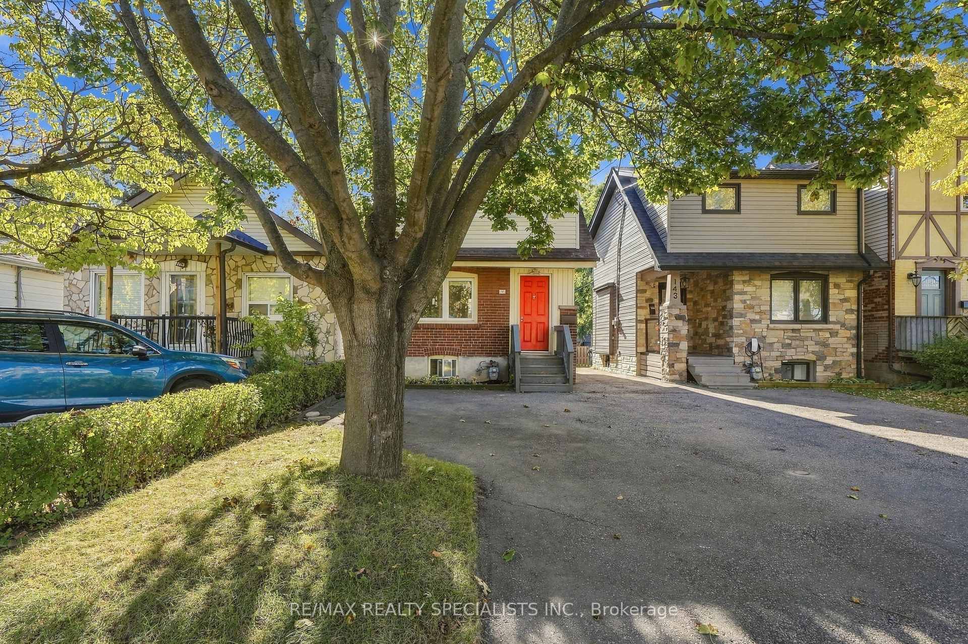 Photo 2 of 141 Lake Crescent, Etobicoke, Mimico — HOMEH