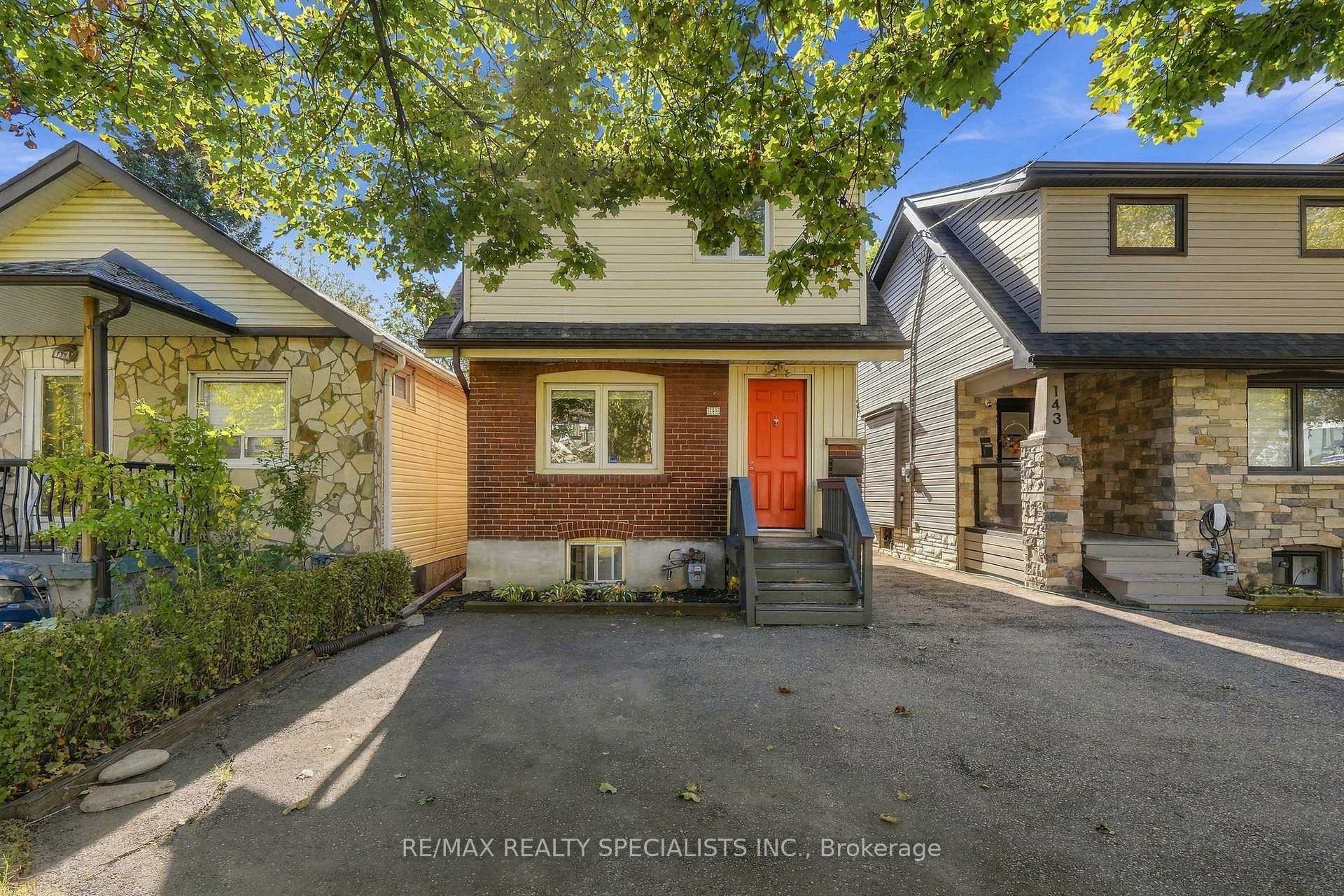 Photo 3 of 141 Lake Crescent, Etobicoke, Mimico — HOMEH