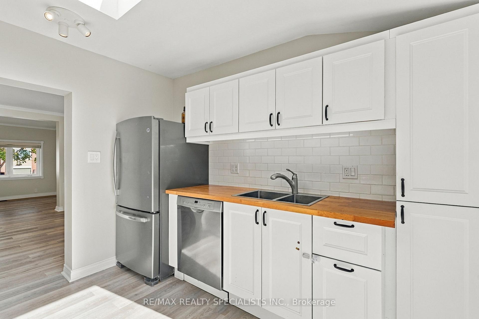 Photo 11 of 141 Lake Crescent, Etobicoke, Mimico — HOMEH