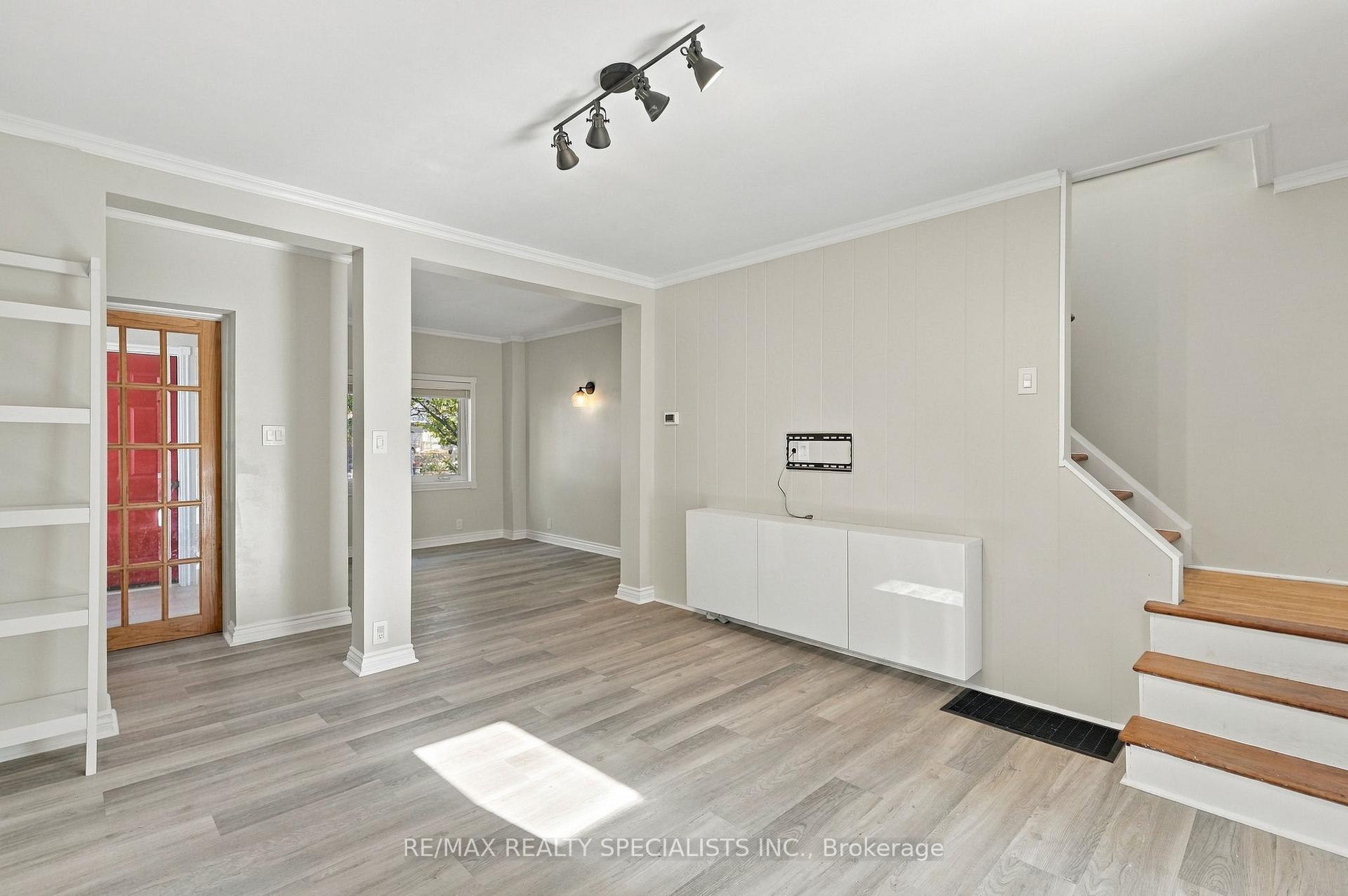 Photo 12 of 141 Lake Crescent, Etobicoke, Mimico — HOMEH