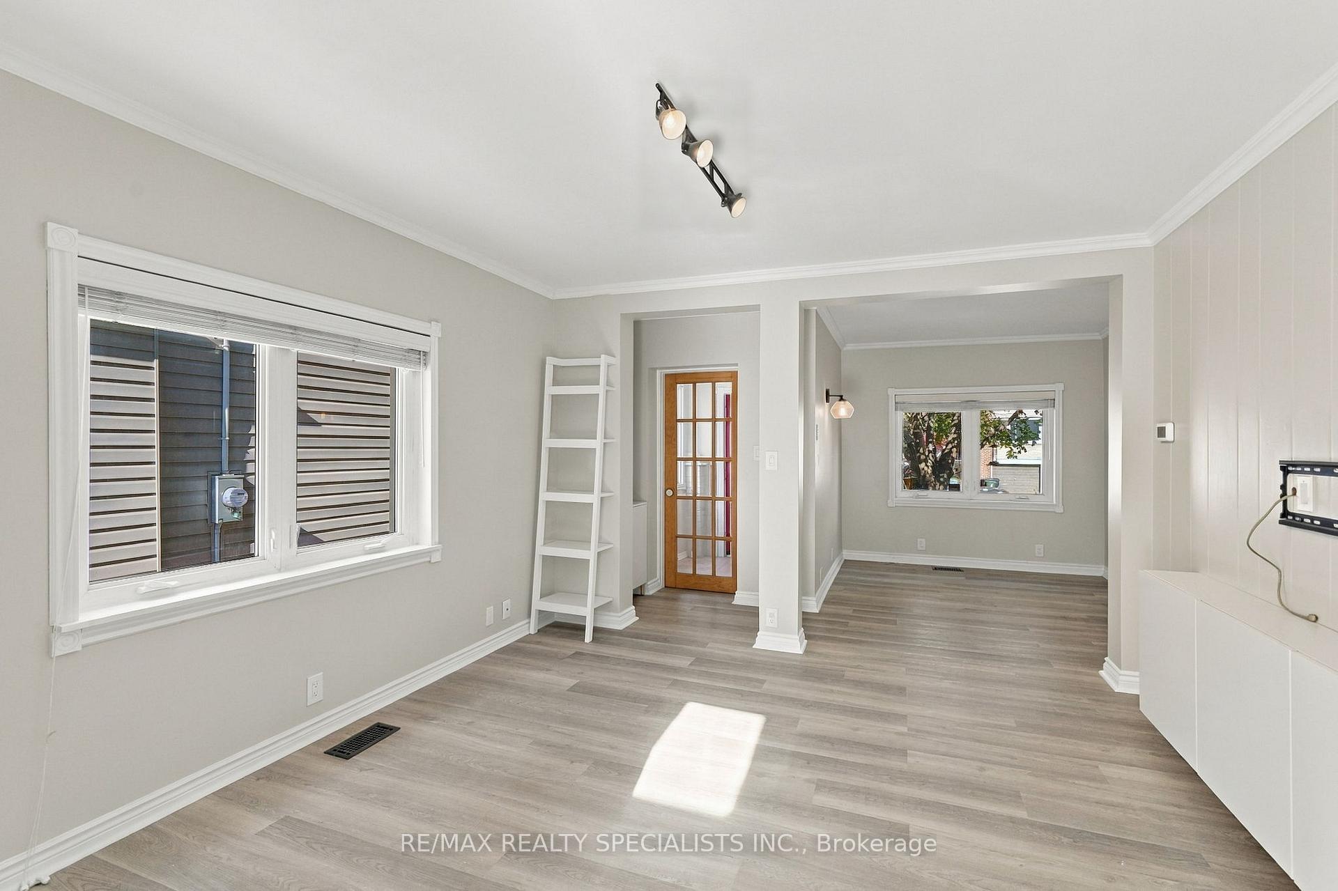 Photo 16 of 141 Lake Crescent, Etobicoke, Mimico — HOMEH