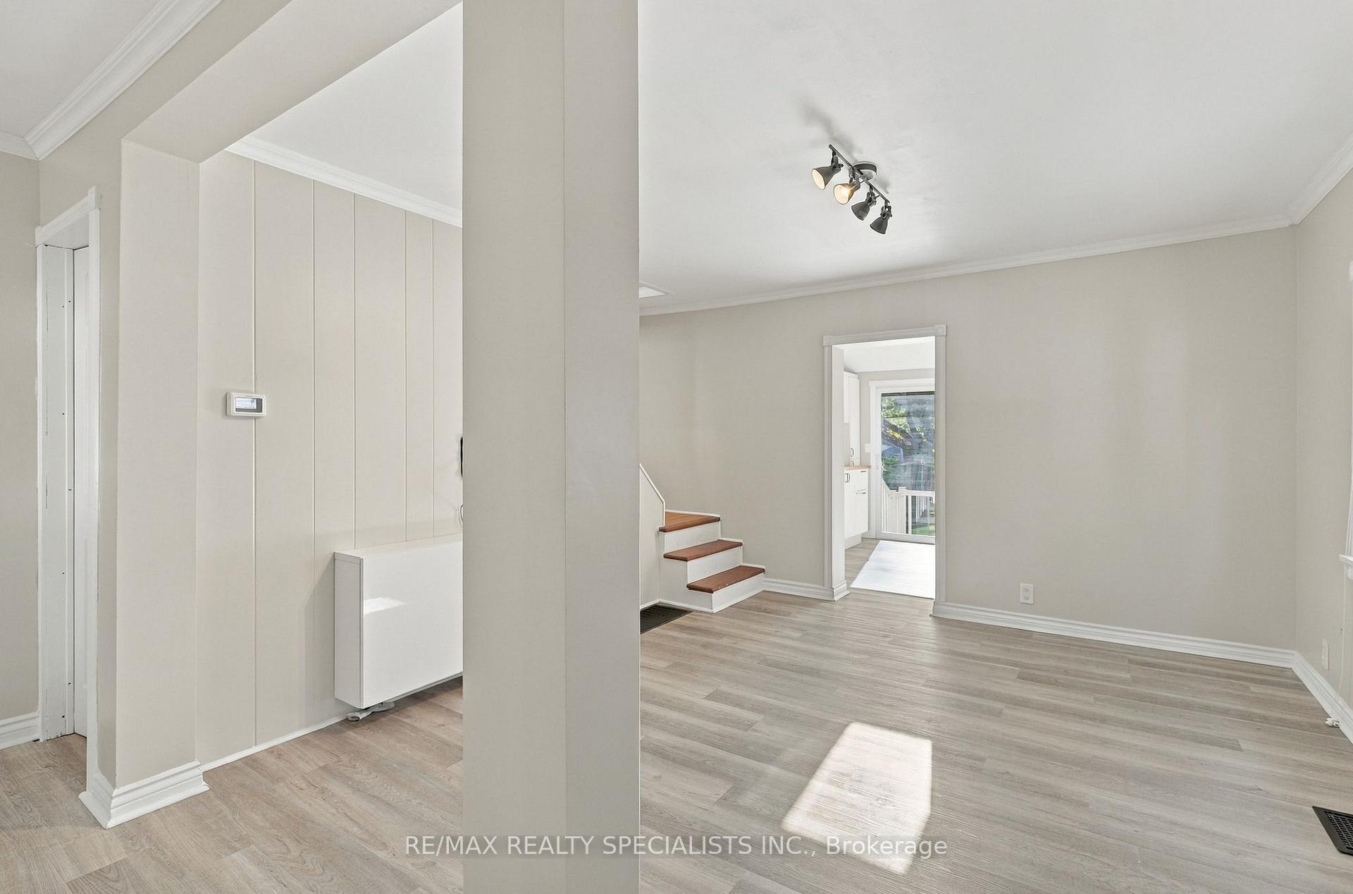 Photo 17 of 141 Lake Crescent, Etobicoke, Mimico — HOMEH