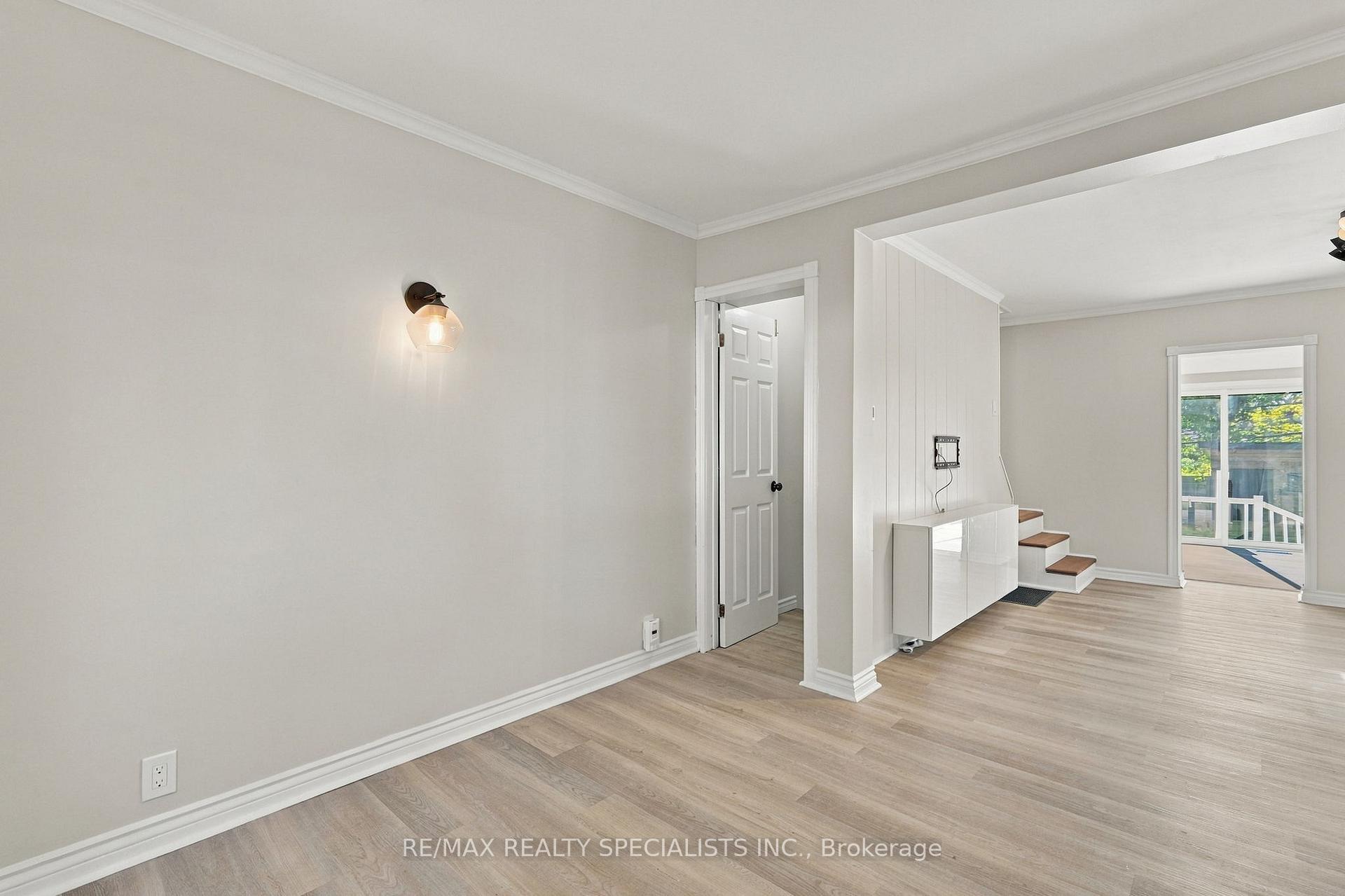 Photo 18 of 141 Lake Crescent, Etobicoke, Mimico — HOMEH