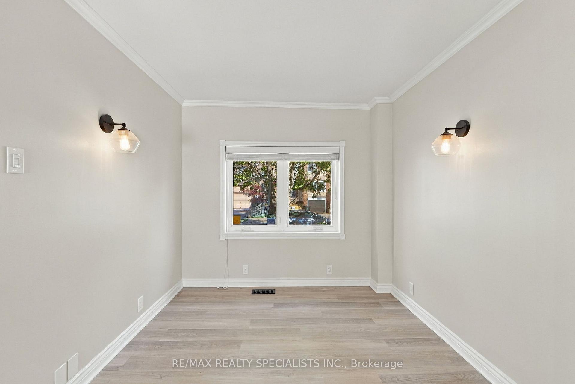 Photo 19 of 141 Lake Crescent, Etobicoke, Mimico — HOMEH