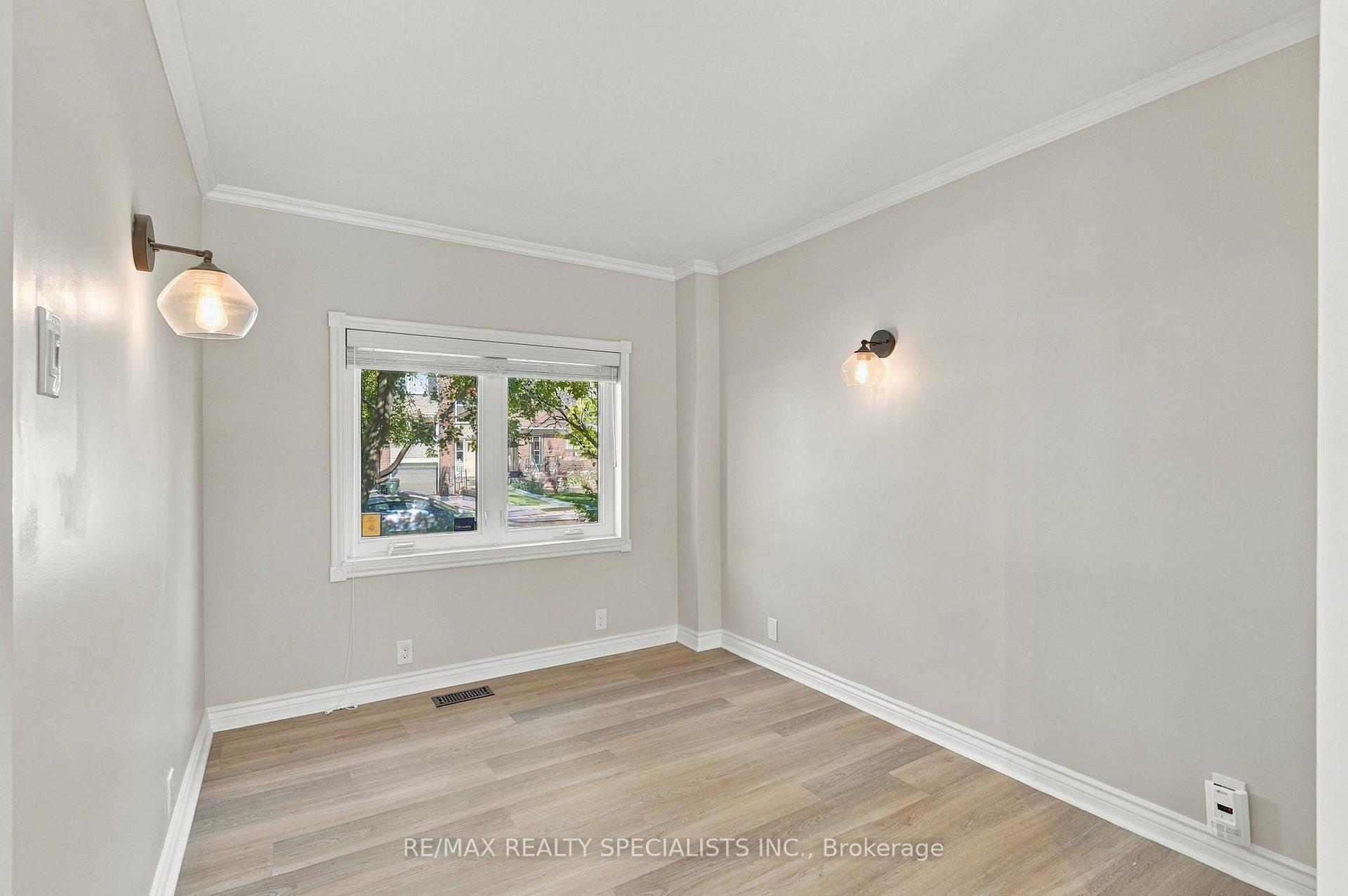 Photo 20 of 141 Lake Crescent, Etobicoke, Mimico — HOMEH