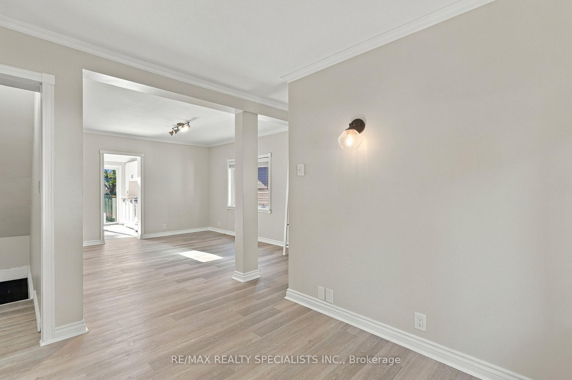 Photo 22 of 141 Lake Crescent, Etobicoke, Mimico — HOMEH