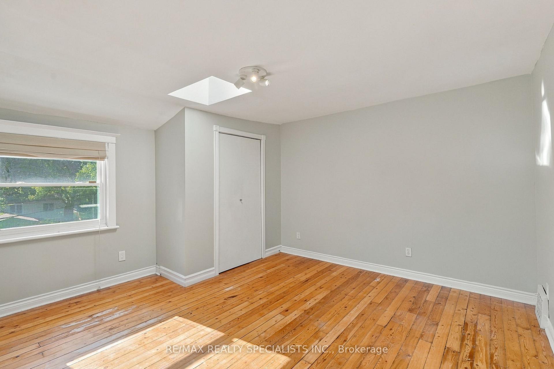 Photo 24 of 141 Lake Crescent, Etobicoke, Mimico — HOMEH
