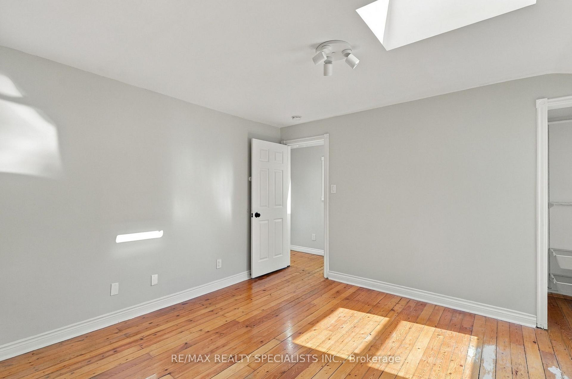 Photo 26 of 141 Lake Crescent, Etobicoke, Mimico — HOMEH