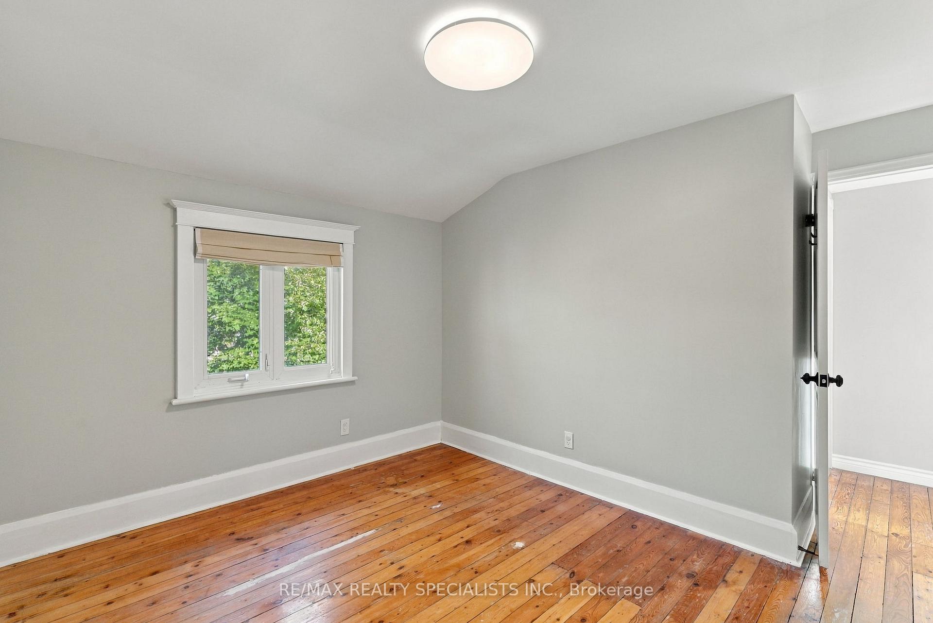 Photo 29 of 141 Lake Crescent, Etobicoke, Mimico — HOMEH
