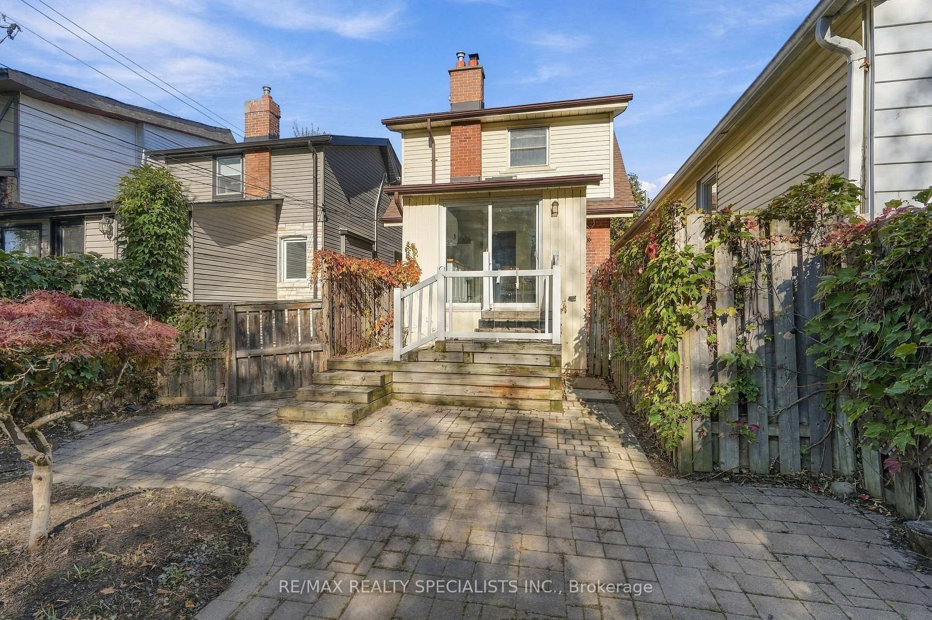 Photo 38 of 141 Lake Crescent, Etobicoke, Mimico — HOMEH