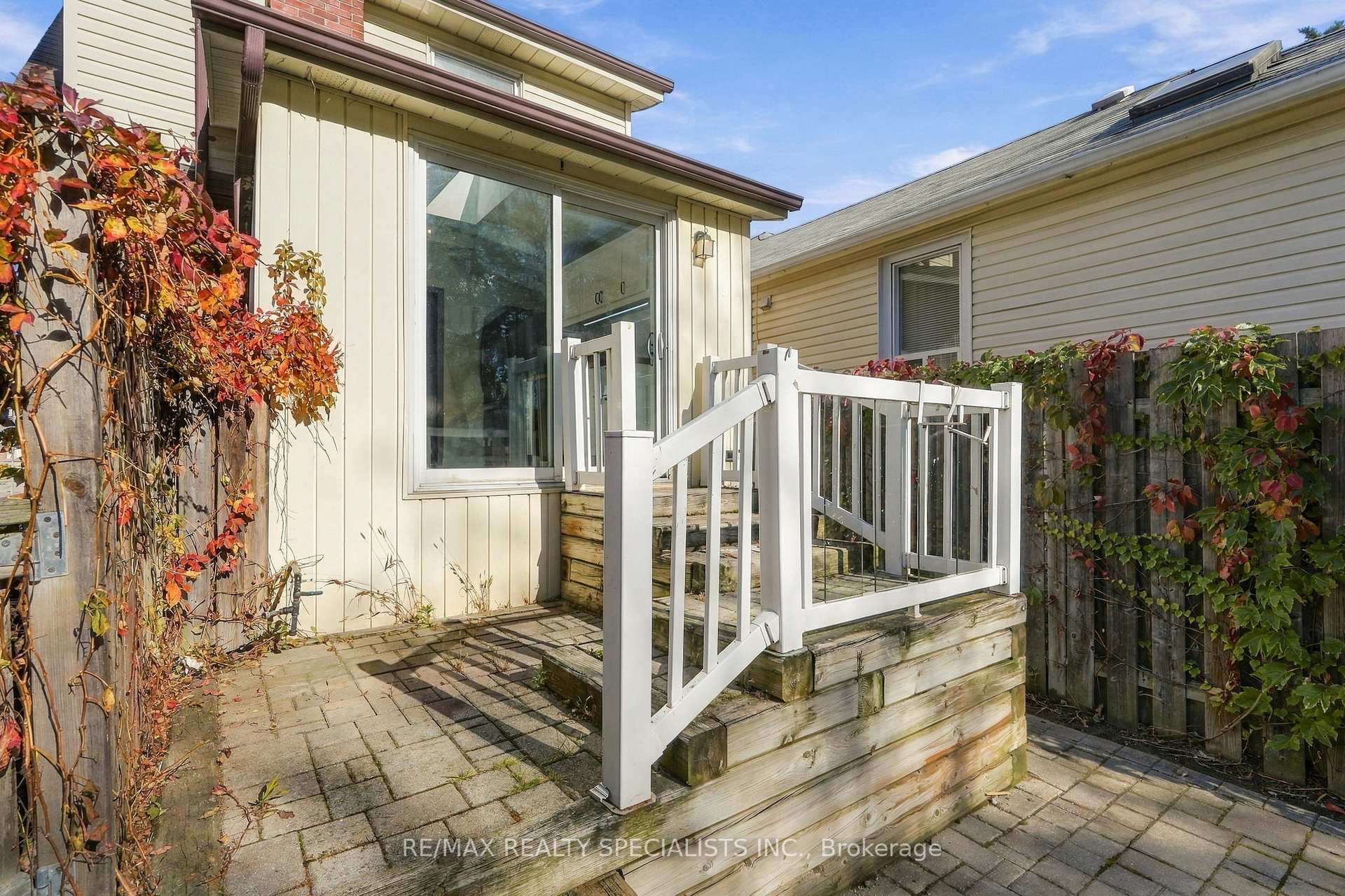 Photo 39 of 141 Lake Crescent, Etobicoke, Mimico — HOMEH