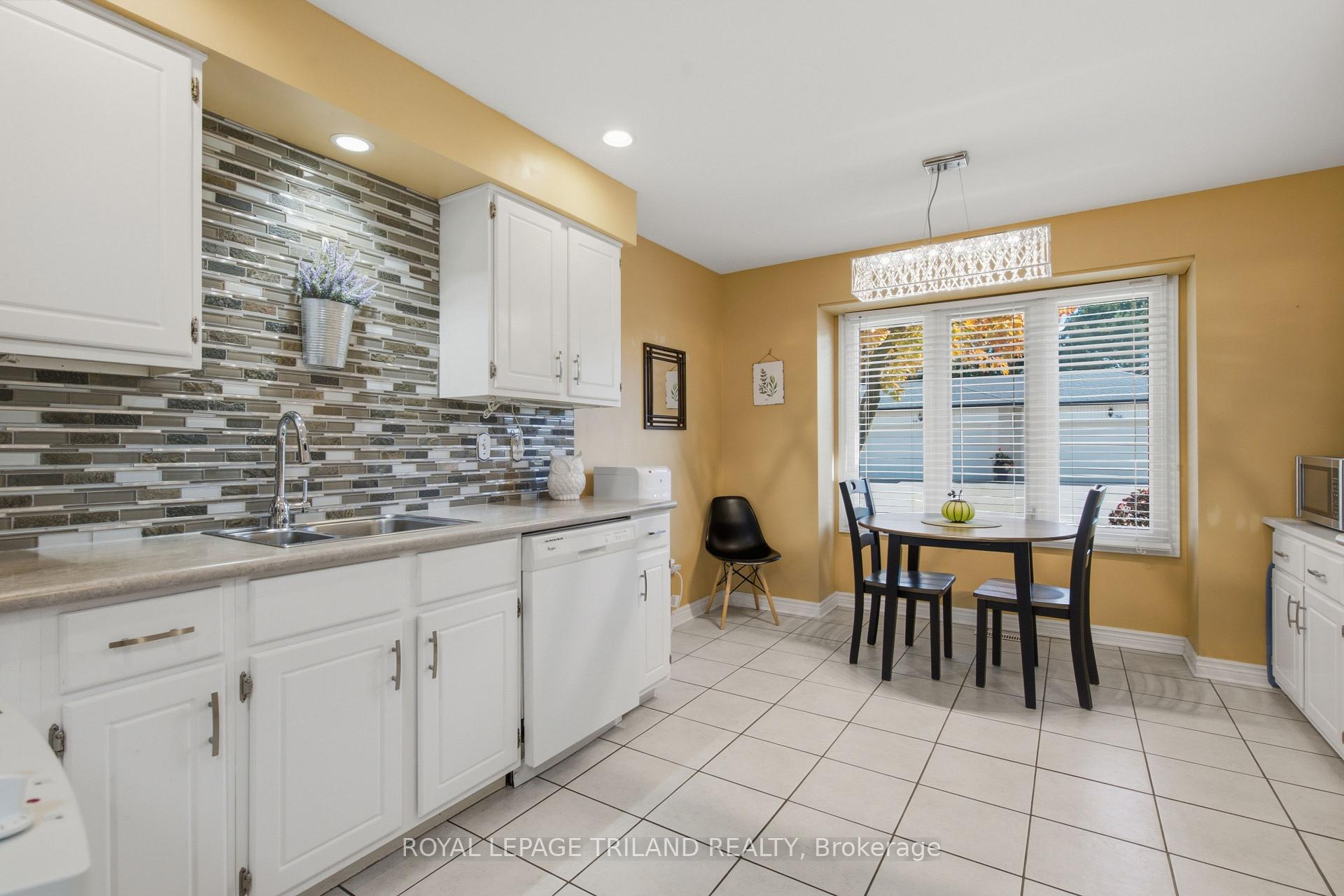 Photo 9 of Unit 48, 163 Pine Valley Drive, London, South N — HOMEH