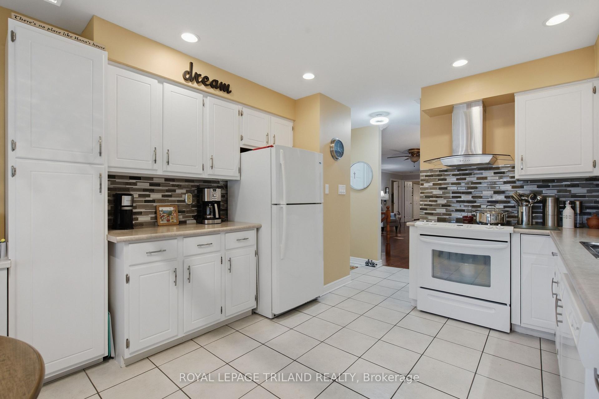 Photo 12 of Unit 48, 163 Pine Valley Drive, London, South N — HOMEH