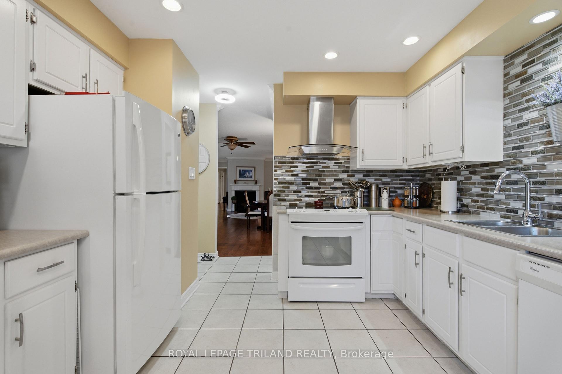 Photo 13 of Unit 48, 163 Pine Valley Drive, London, South N — HOMEH
