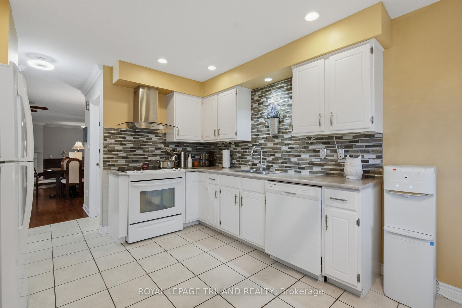 Photo 14 of Unit 48, 163 Pine Valley Drive, London, South N — HOMEH