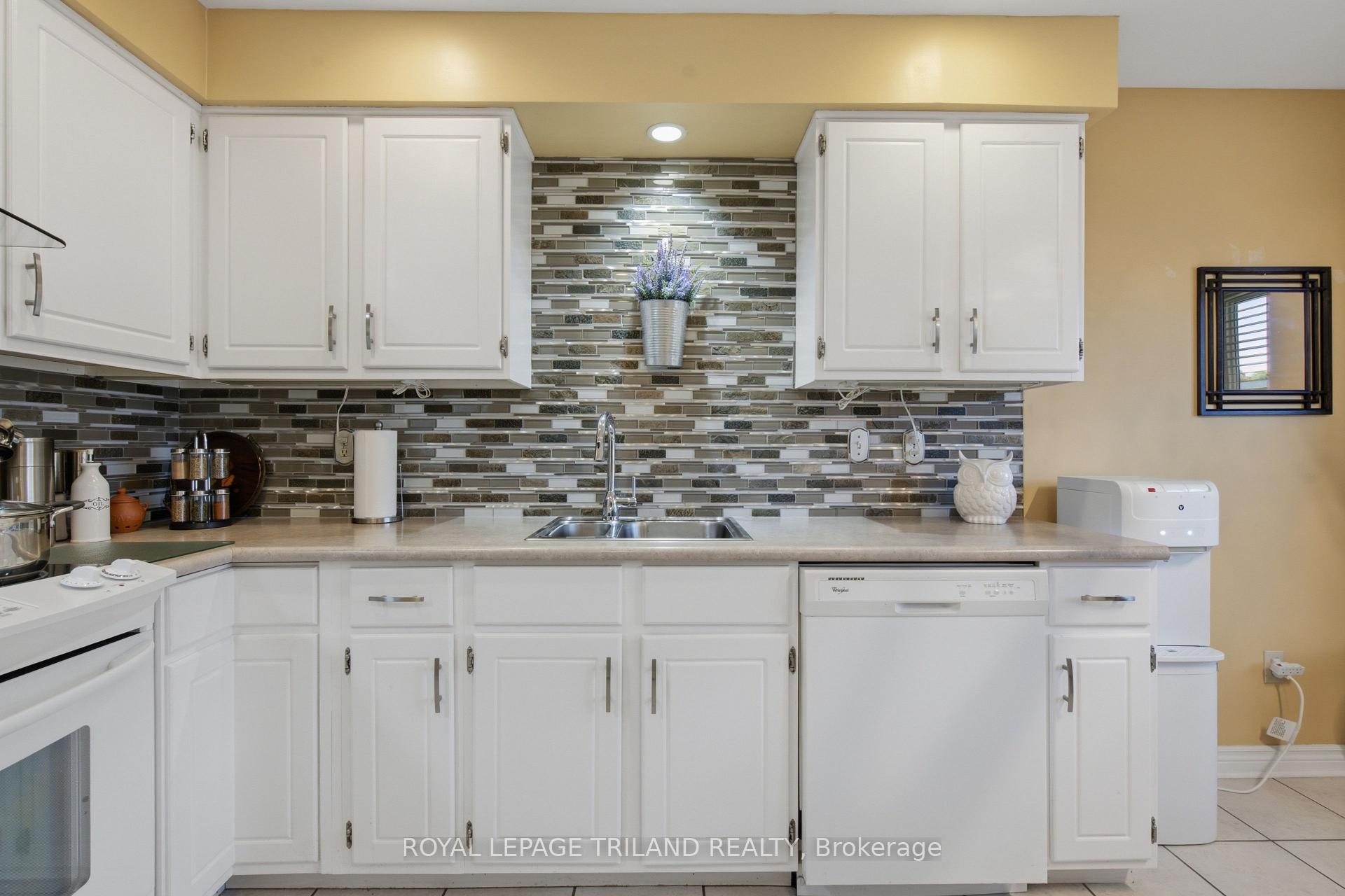Photo 16 of Unit 48, 163 Pine Valley Drive, London, South N — HOMEH