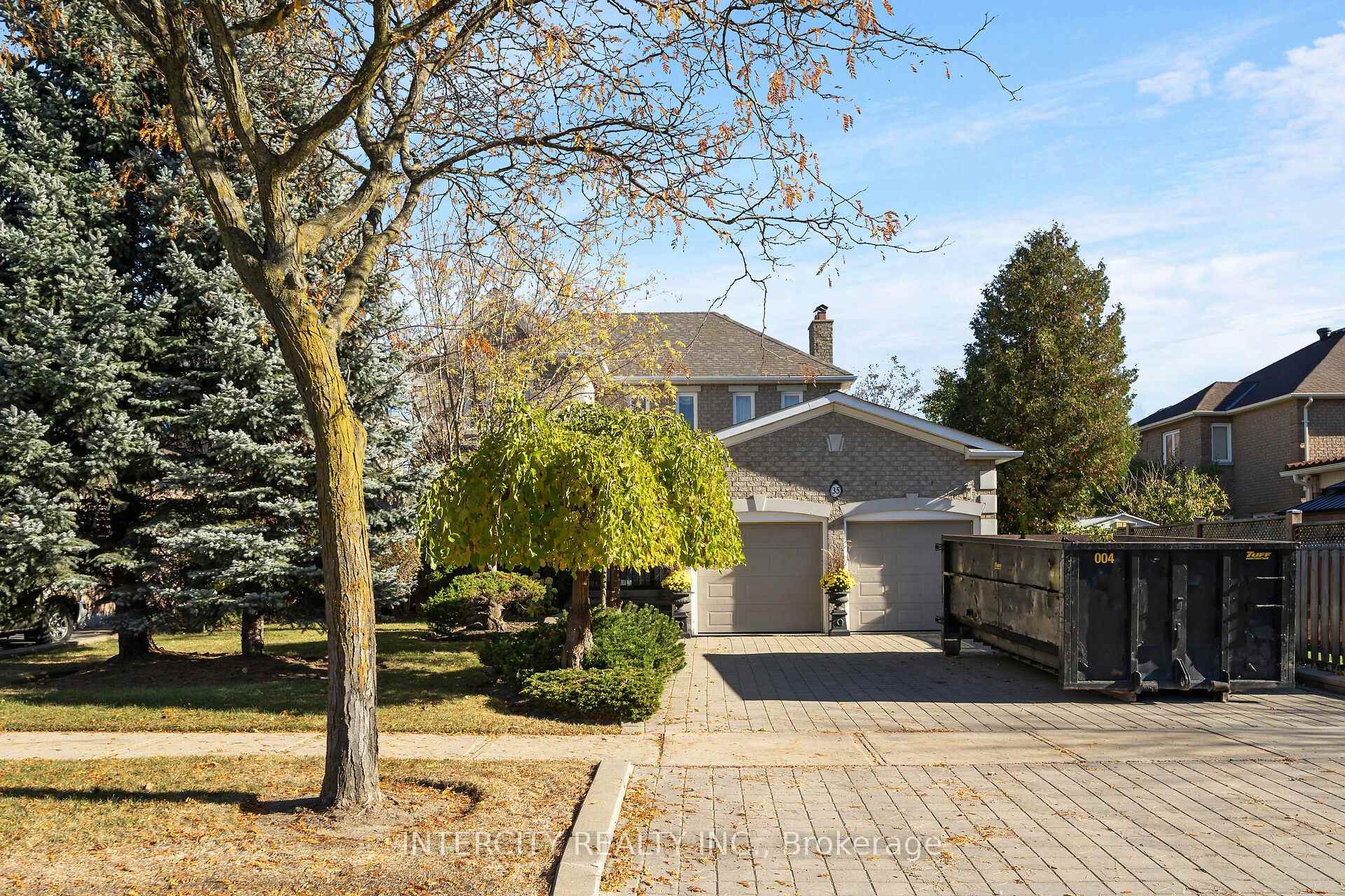 Photo 2 of 35 Avro Road, Vaughan, Maple — HOMEH