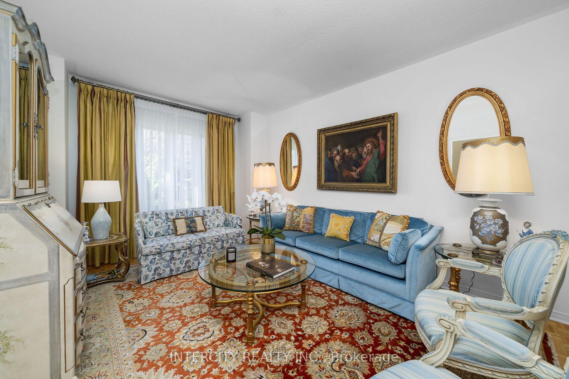 Photo 7 of 35 Avro Road, Vaughan, Maple — HOMEH