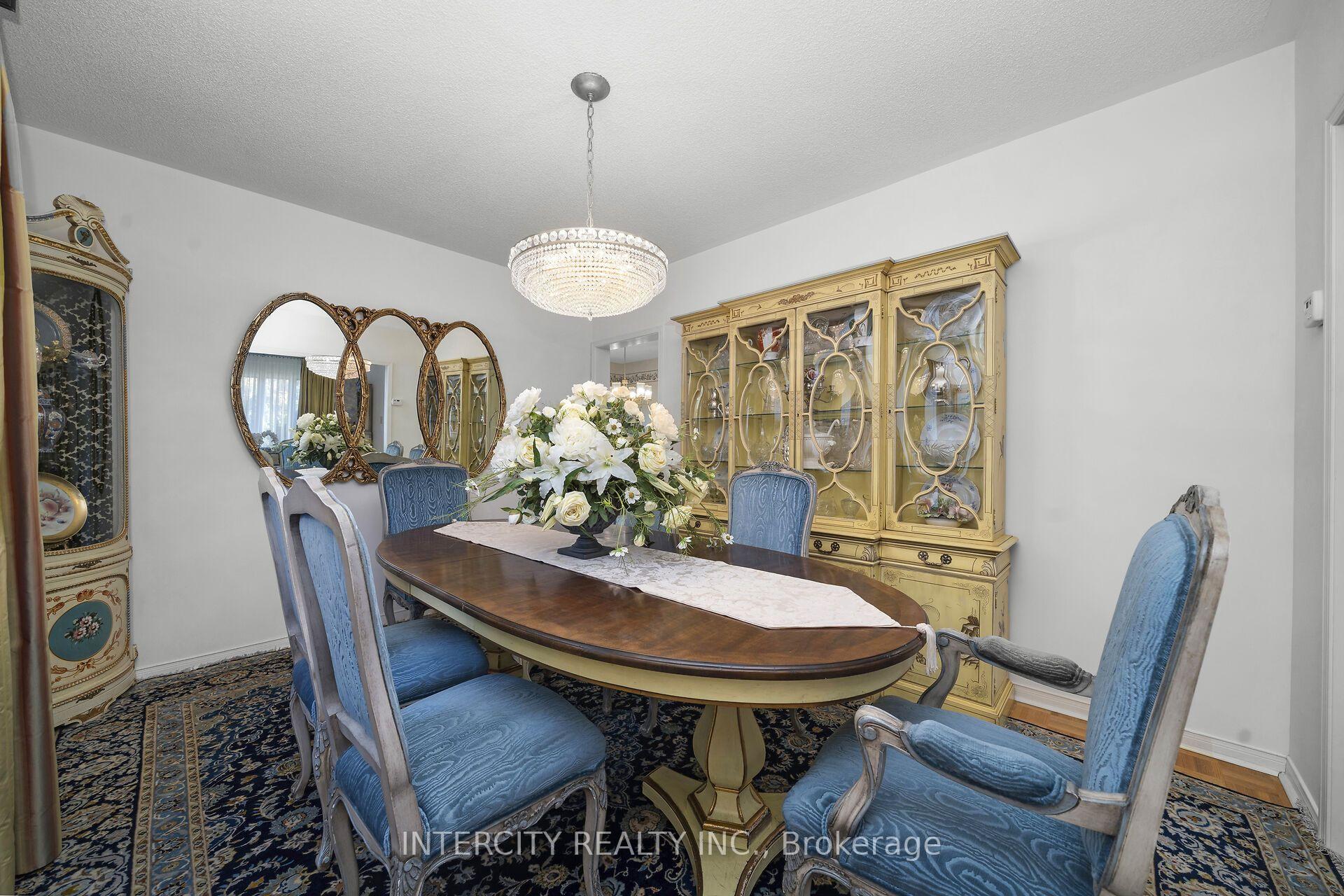 Photo 9 of 35 Avro Road, Vaughan, Maple — HOMEH