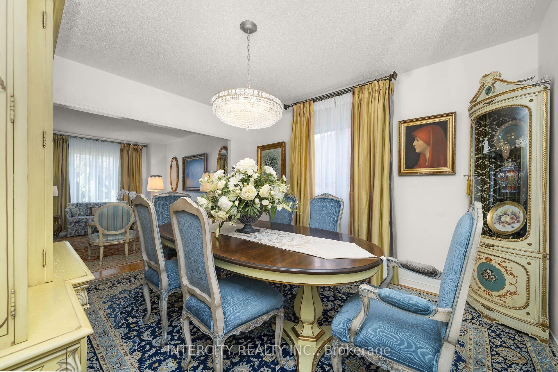 Photo 10 of 35 Avro Road, Vaughan, Maple — HOMEH