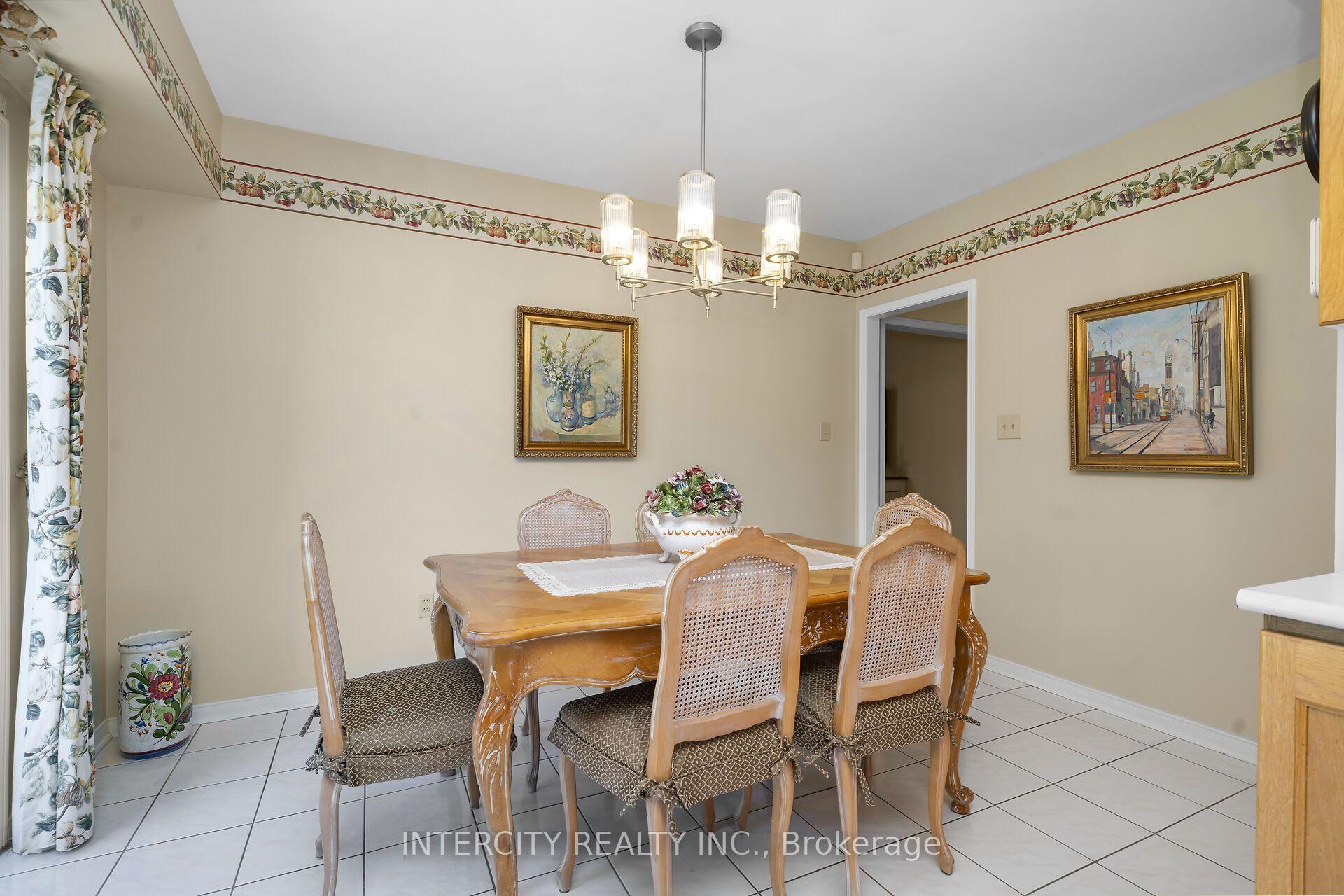 Photo 15 of 35 Avro Road, Vaughan, Maple — HOMEH