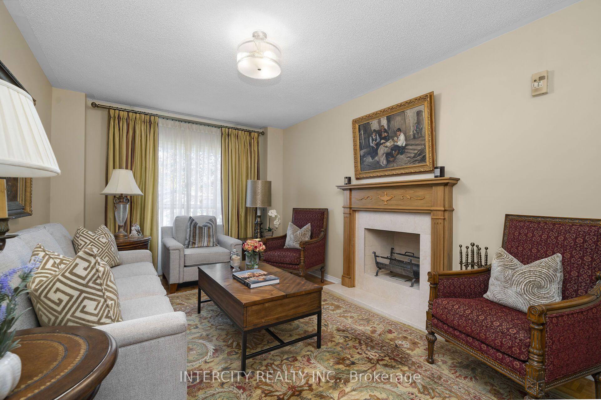 Photo 16 of 35 Avro Road, Vaughan, Maple — HOMEH